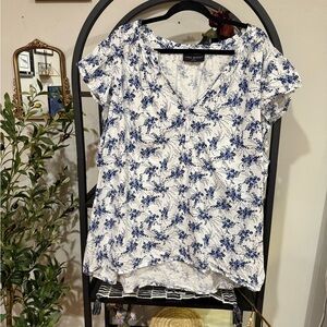 Lane Bryant White and Blue Blouse with V-Neck and Short Sleeves 100% cotton